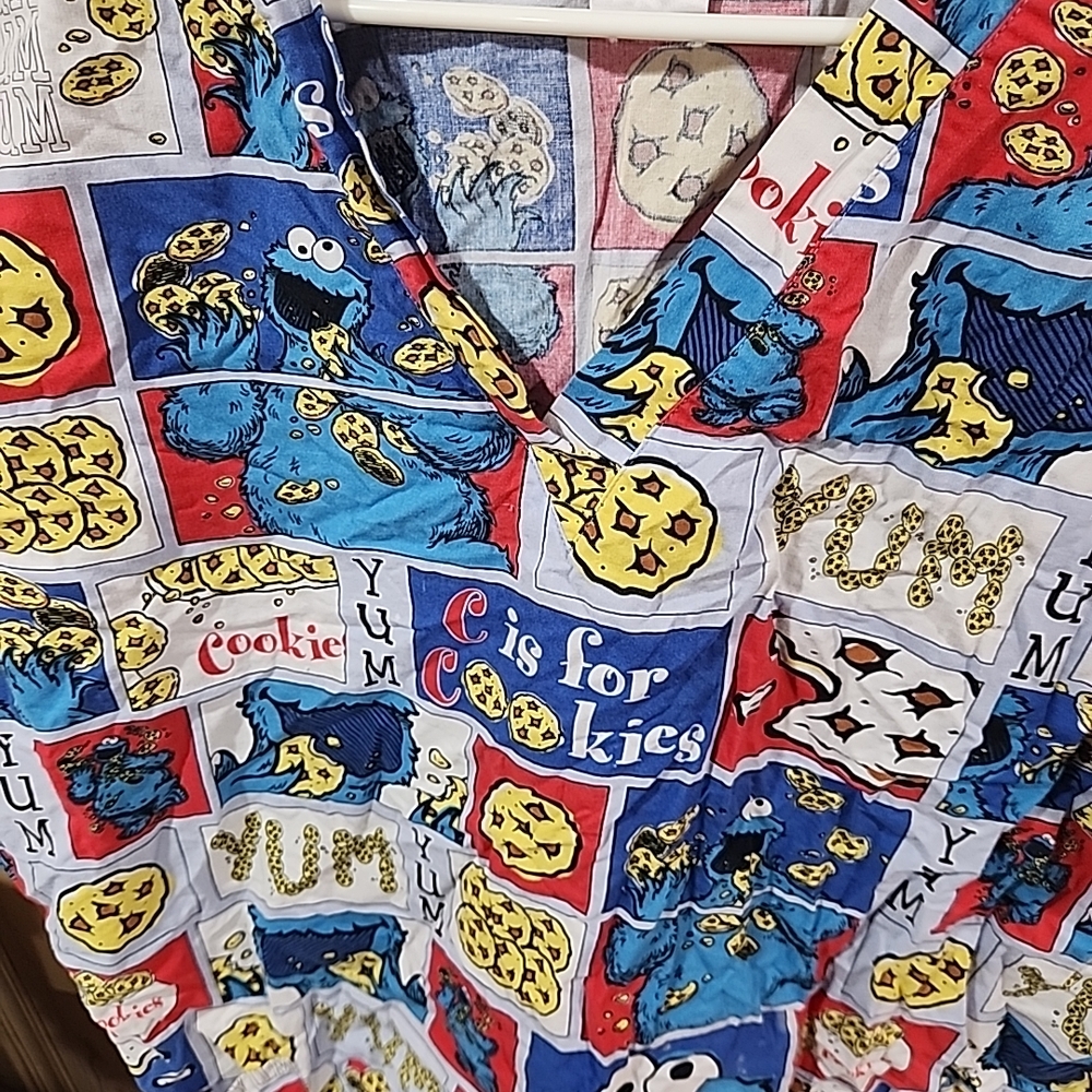 Colorful Cookie Monster Graphic Scrub Top Xxl